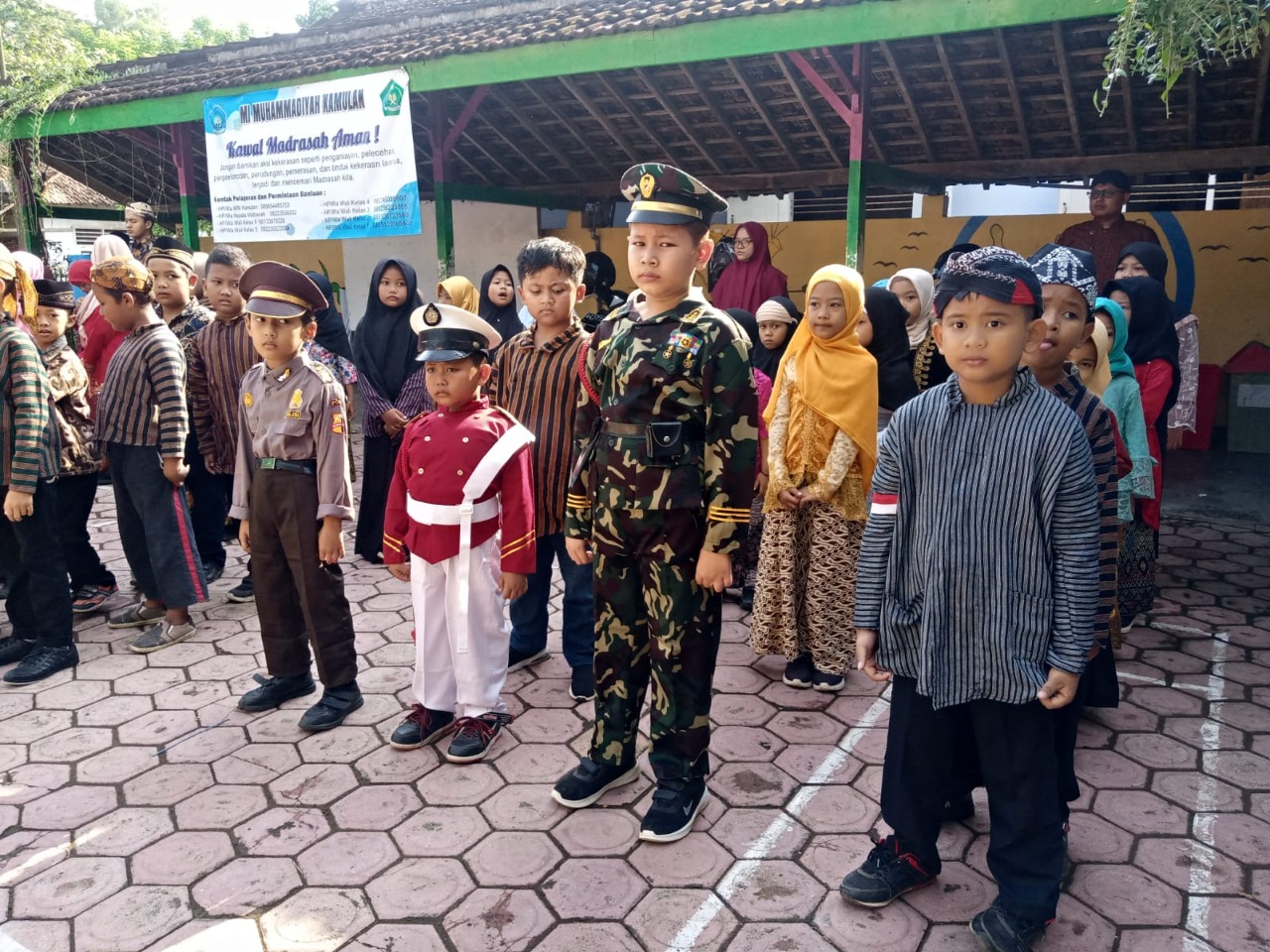 upacara hari pahlawan mim kamulan